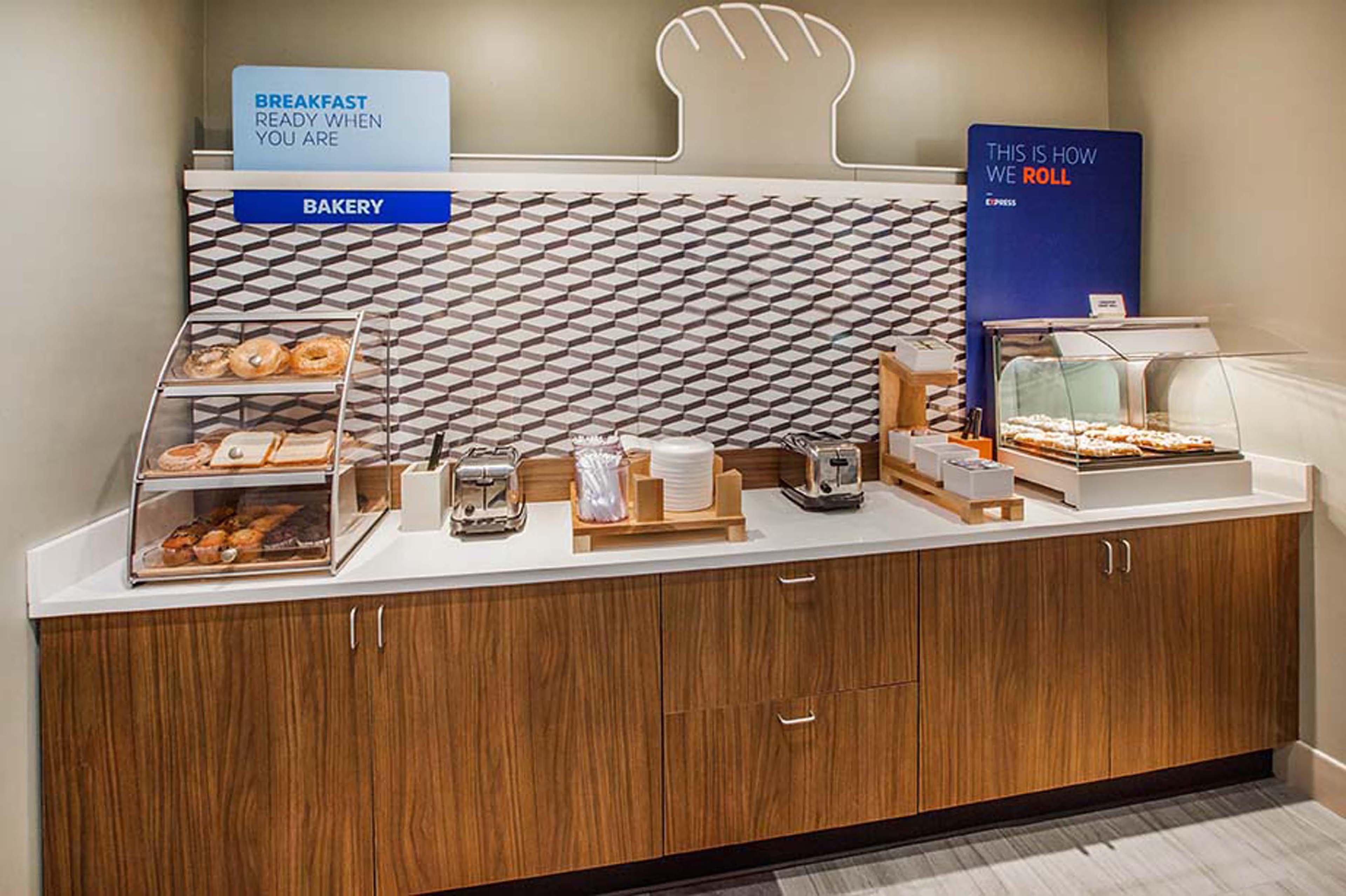 Holiday Inn Express Fresno Northwest - Herndon By Ihg Exterior foto