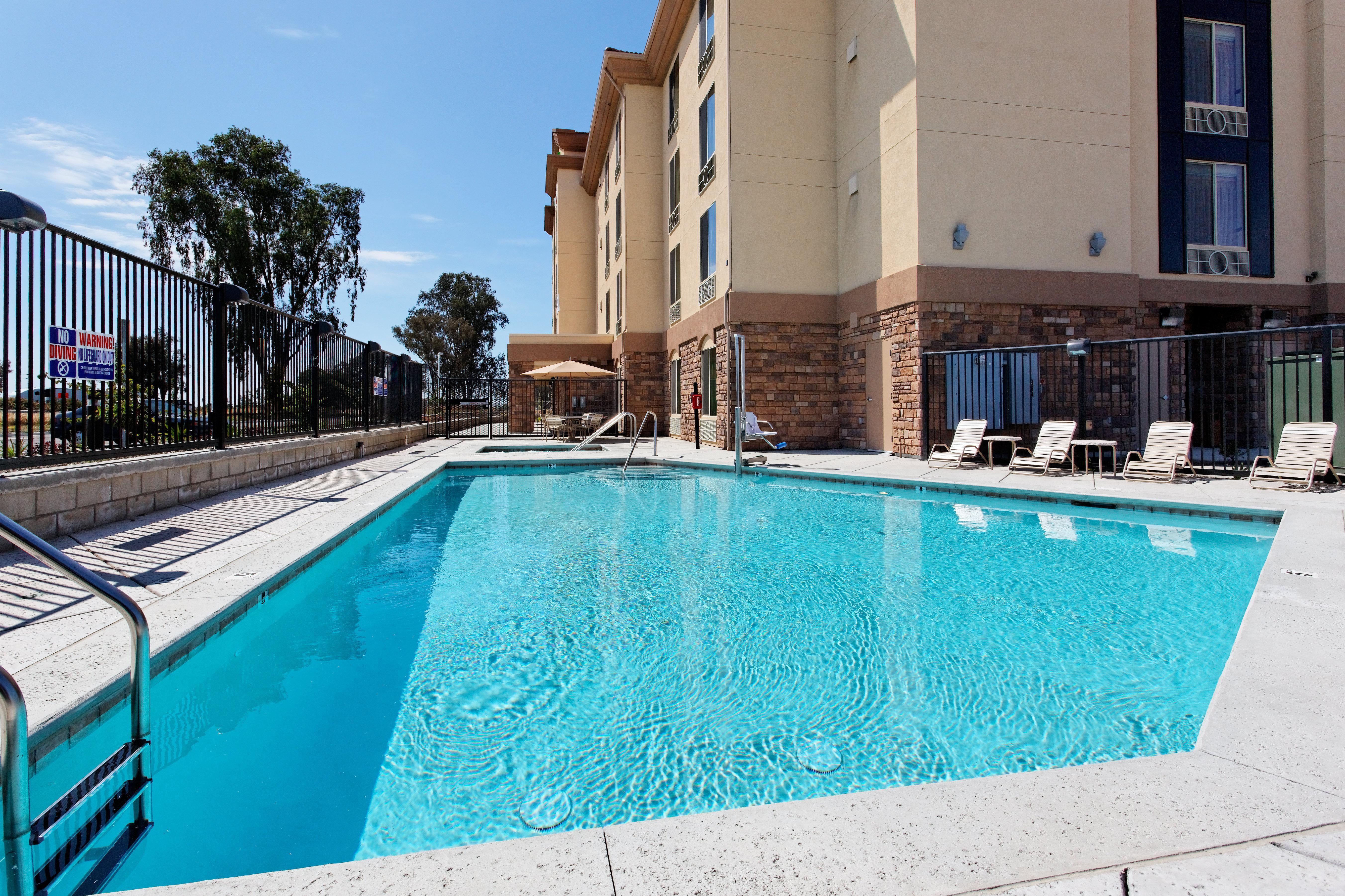 Holiday Inn Express Fresno Northwest - Herndon By Ihg Exterior foto